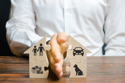 Image of a man's hand separating a jigsaw with matrimonial assets